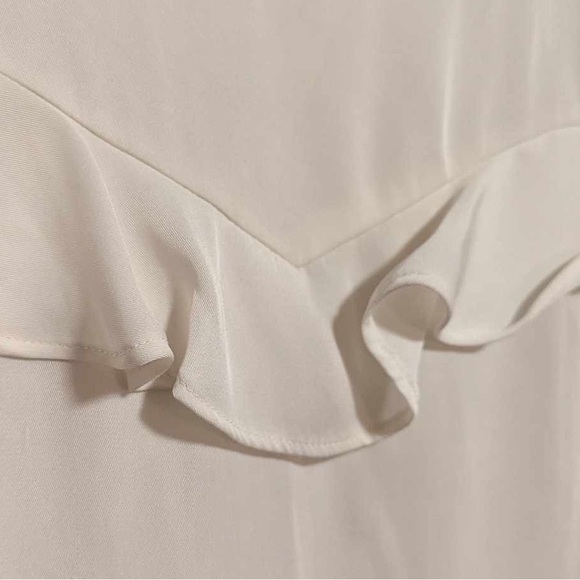 Express Ivory Ruffle Blouse Size M - Picture 2 of 6